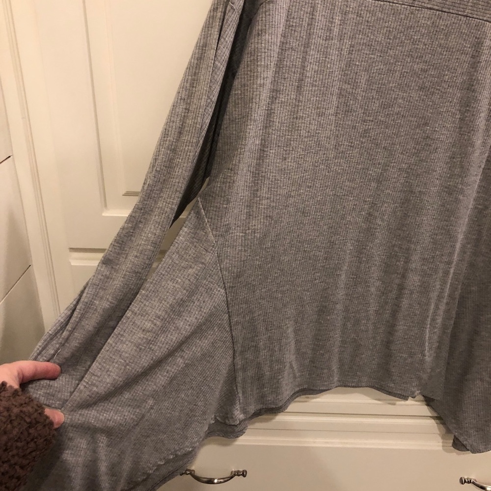 Gray top - Picture 3 of 3
